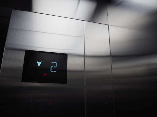 Qual a vida útil de um elevador e como prolongá-la?